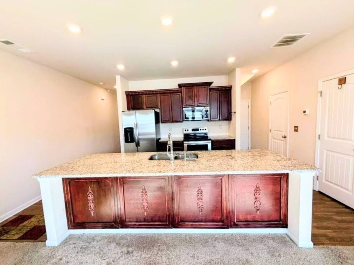 House for rent at 532 Ruths Dr, Woodstock, GA 30188