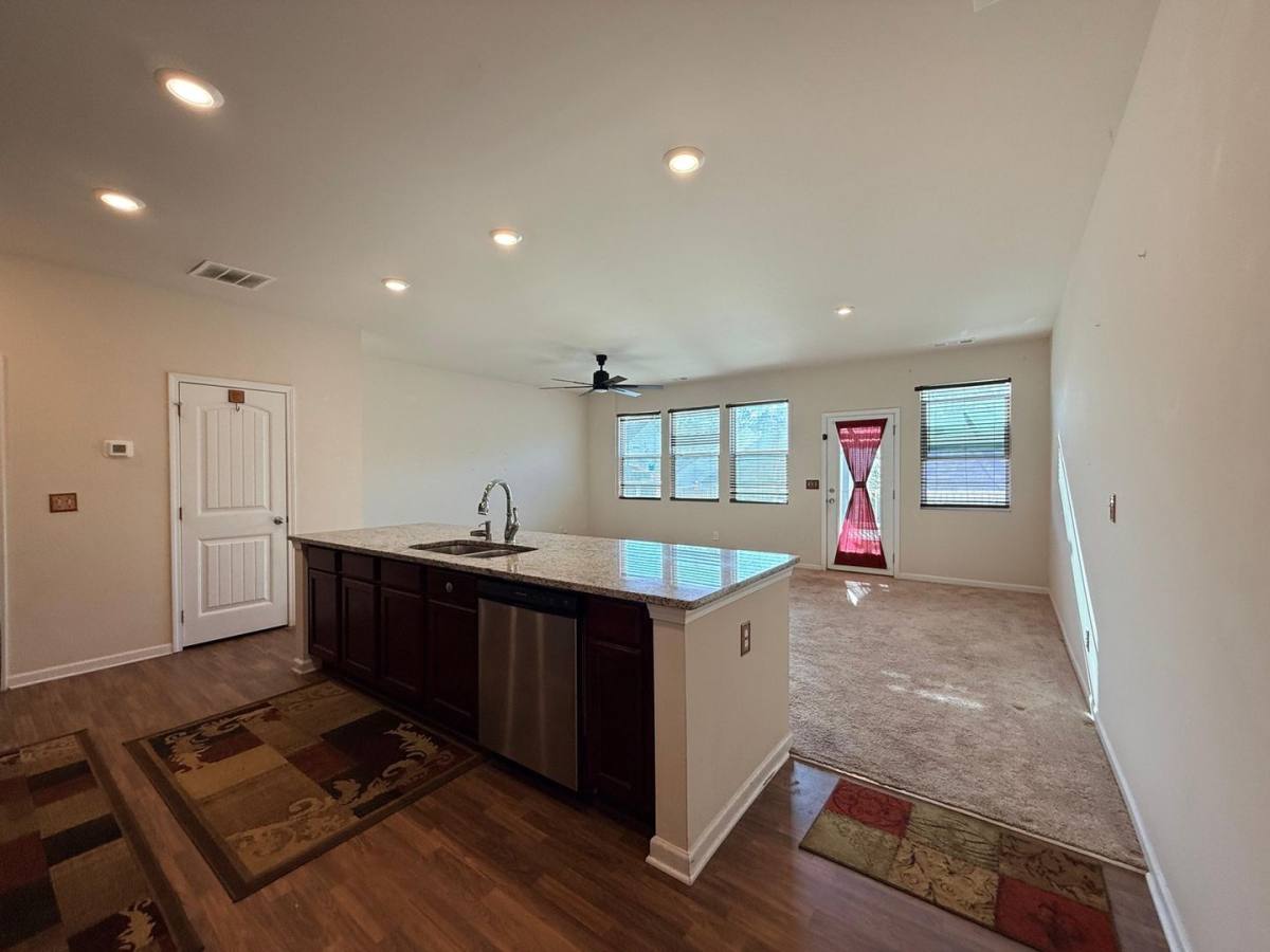 House for rent at 532 Ruths Dr, Woodstock, GA 30188