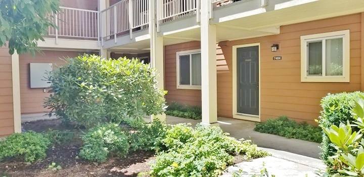 Condo for rent at 7404 W Lake Samm Py NE, Redmond, WA 98052