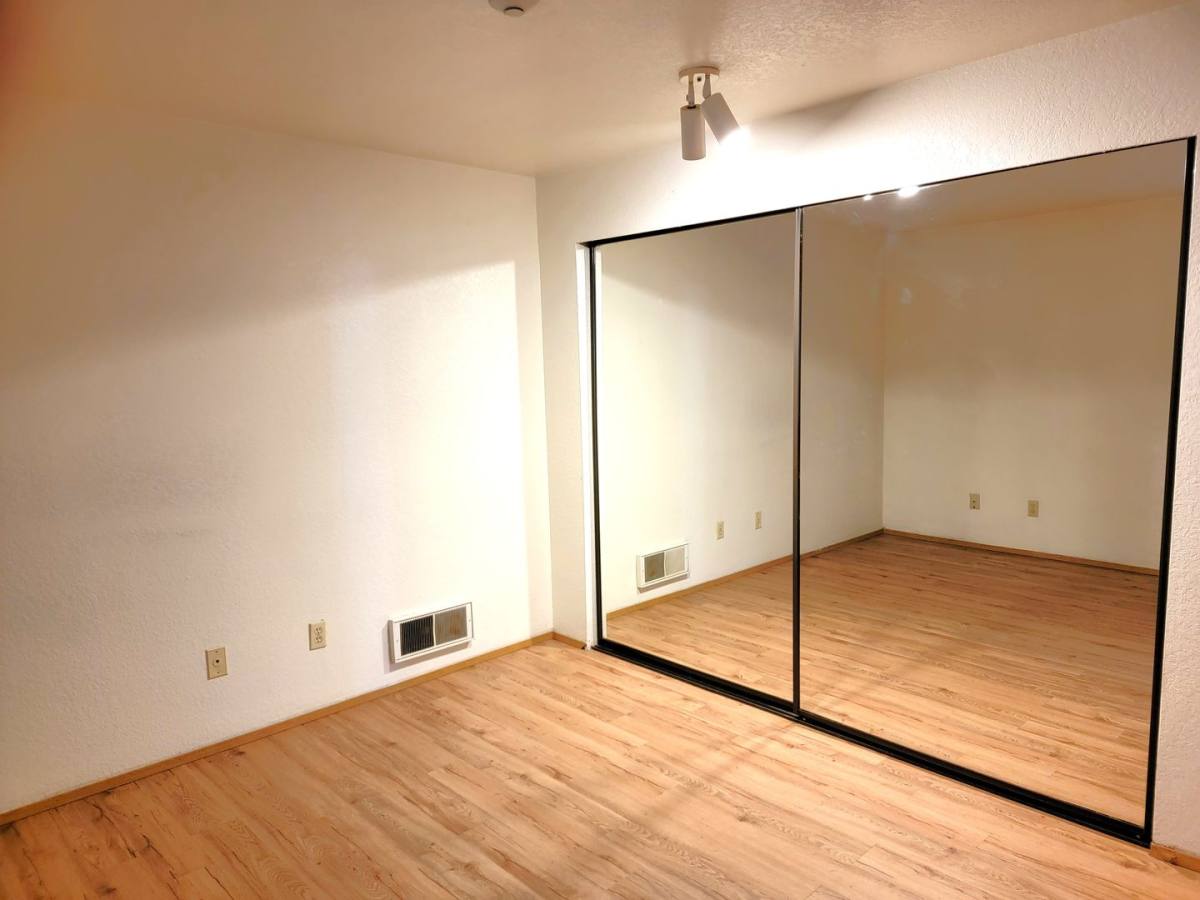 Condo for rent at 7404 W Lake Samm Py NE, Redmond, WA 98052