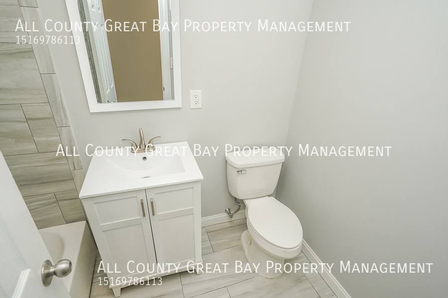 Apartment for rent at 8 Railroad Ave #4, Babylon, NY 11702