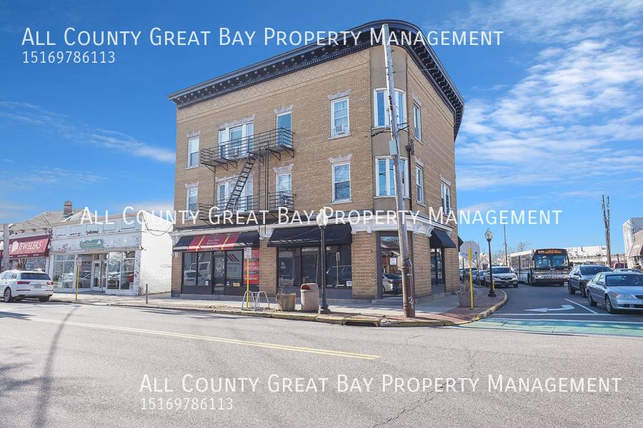 Apartment for rent at 8 Railroad Ave #4, Babylon, NY 11702