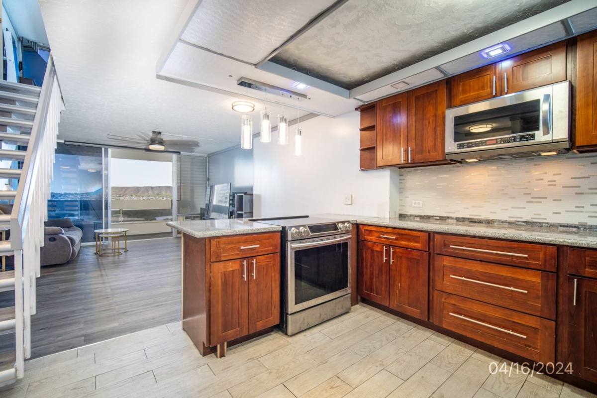 Apartment for rent at 555 University Ave, Honolulu, HI 96826