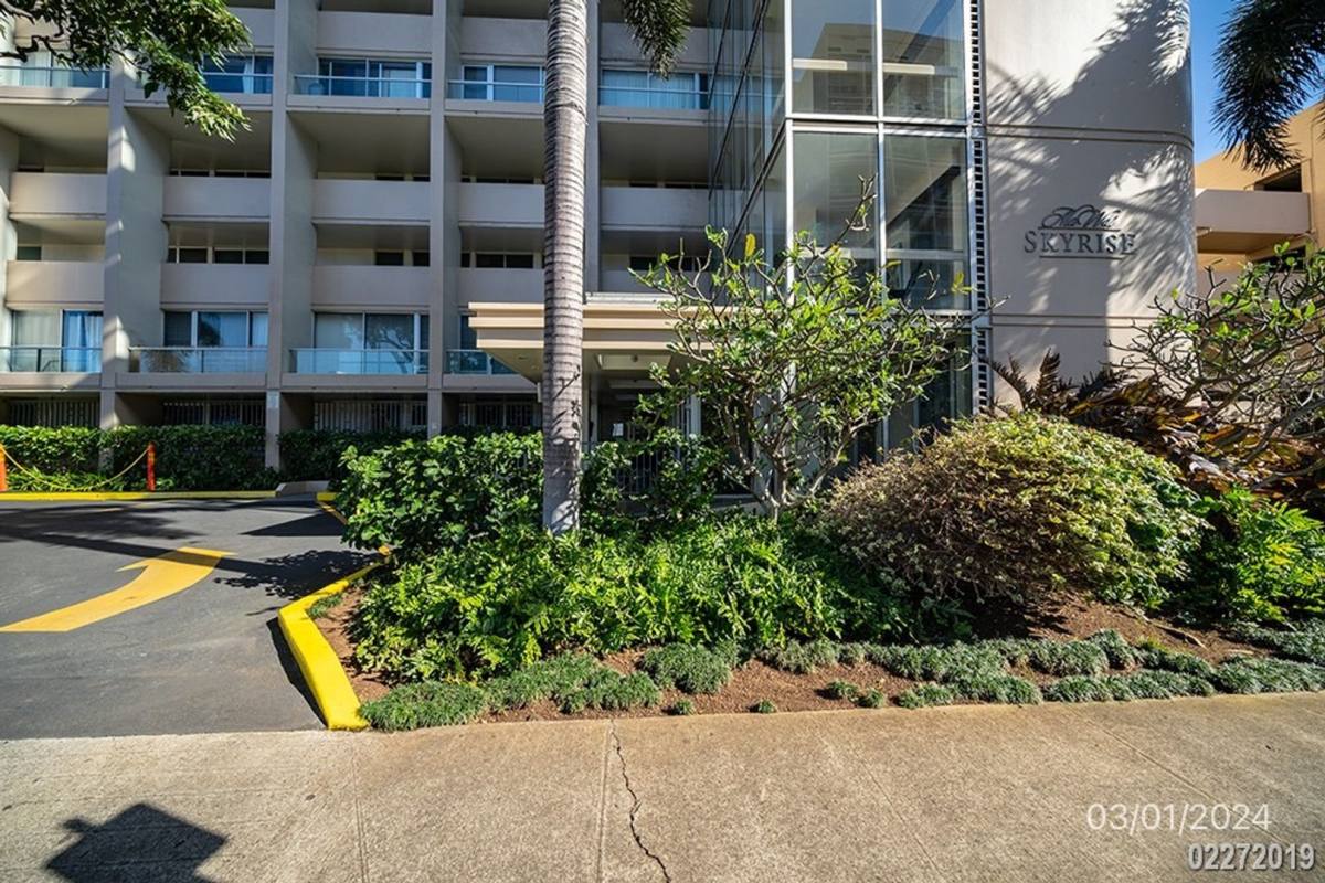 Apartment for rent at 555 University Ave, Honolulu, HI 96826