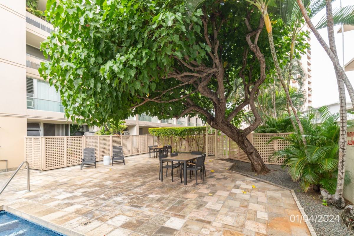 Apartment for rent at 555 University Ave, Honolulu, HI 96826