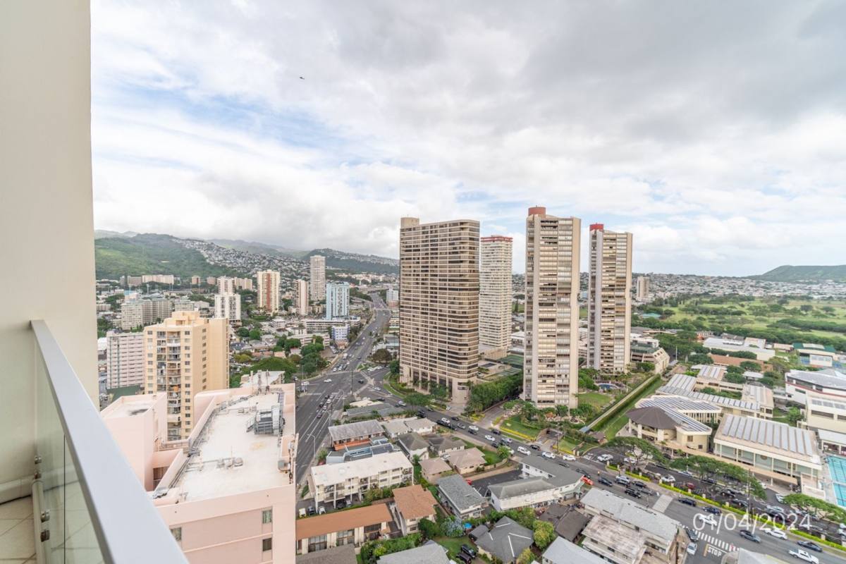 Apartment for rent at 555 University Ave, Honolulu, HI 96826