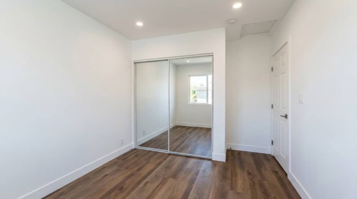 Apartment for rent at 428-432 W Regent St, Inglewood, CA 90301
