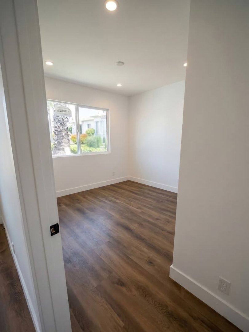 Apartment for rent at 428-432 W Regent St, Inglewood, CA 90301