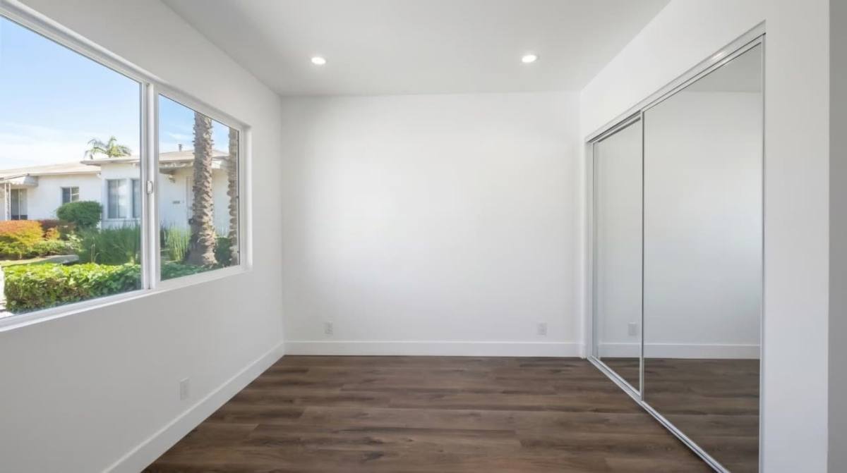 Apartment for rent at 428-432 W Regent St, Inglewood, CA 90301