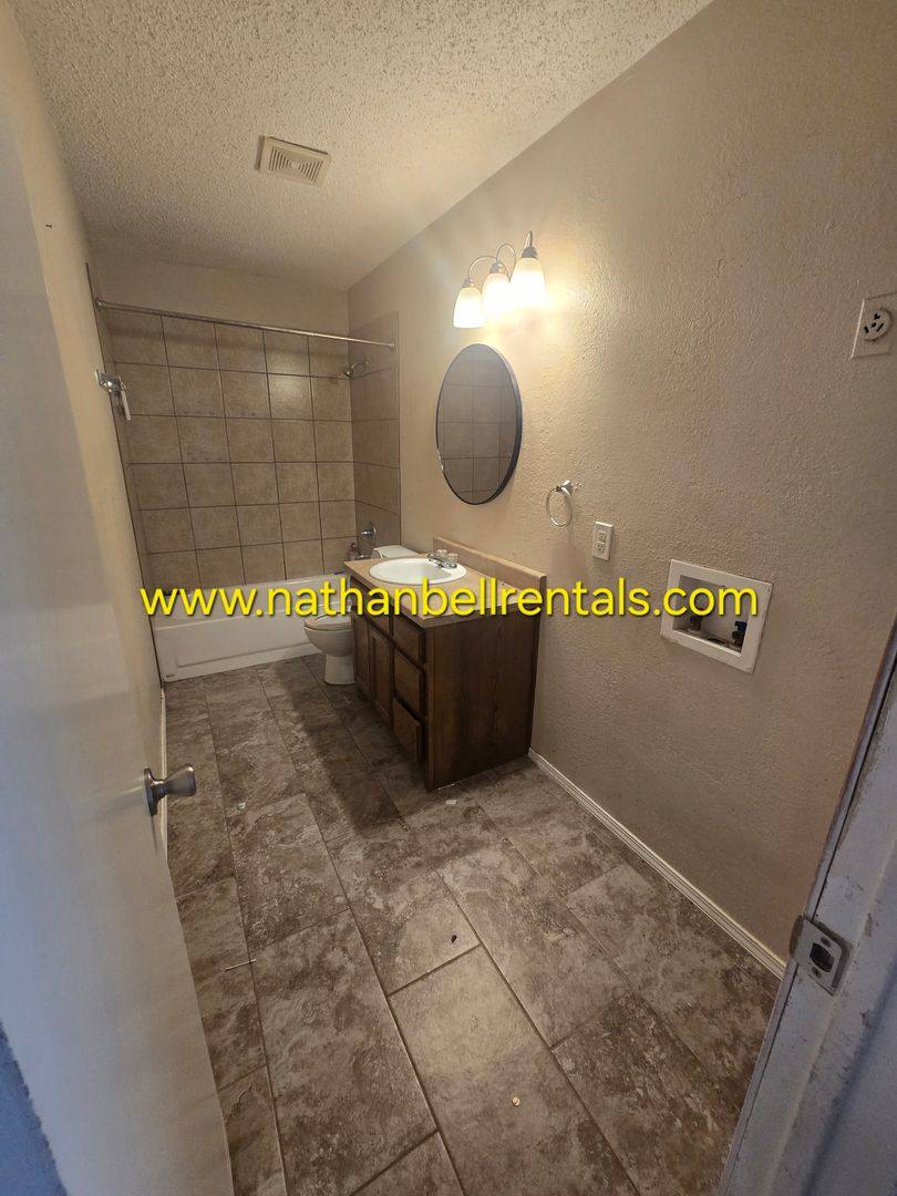 Apartment for rent at 1665-1679 Ballard, Paris, TX 75460