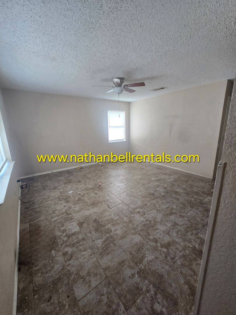 Apartment for rent at 1665-1679 Ballard, Paris, TX 75460