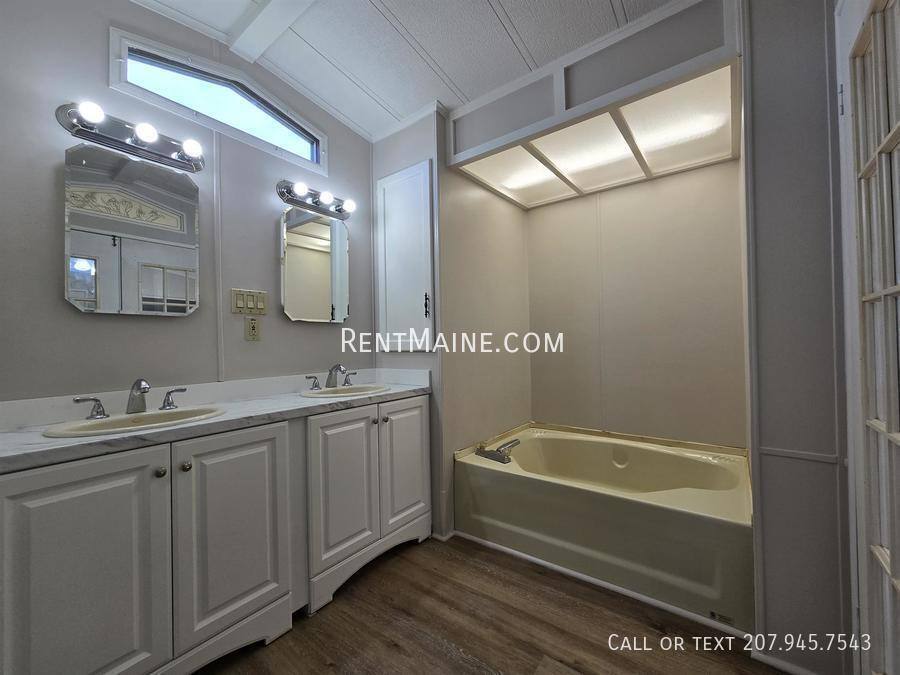 Apartment for rent at 118 E St, Pittsfield, ME 04967