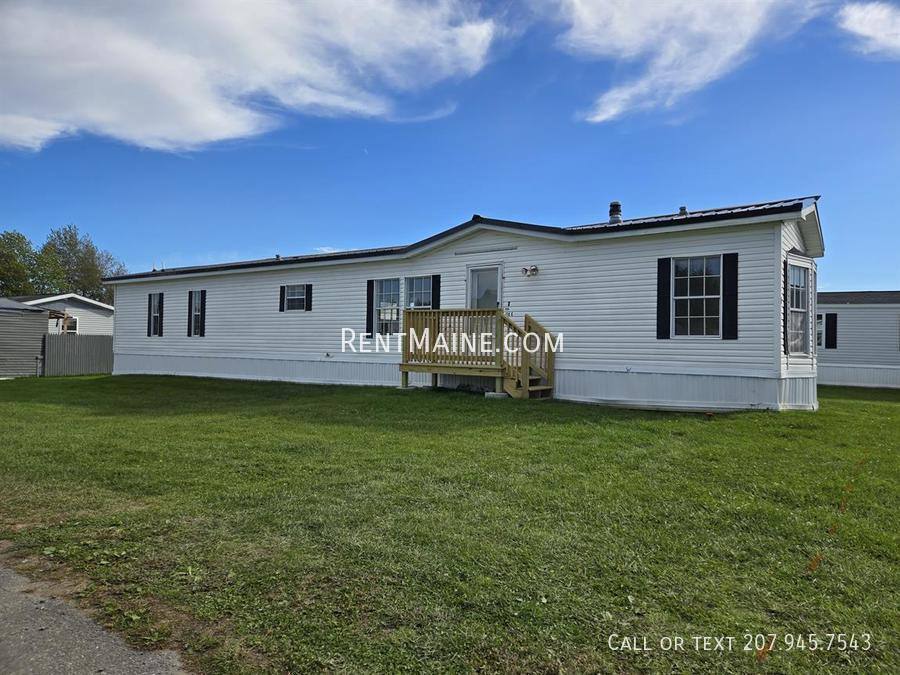 Apartment for rent at 118 E St, Pittsfield, ME 04967
