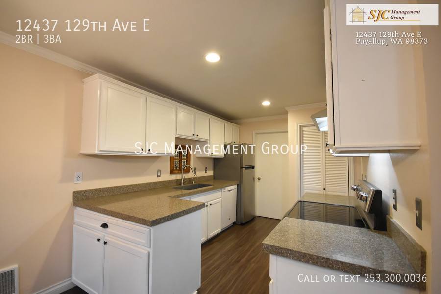 Townhouse for rent at 12437 129th Ave E, Puyallup, WA 98373