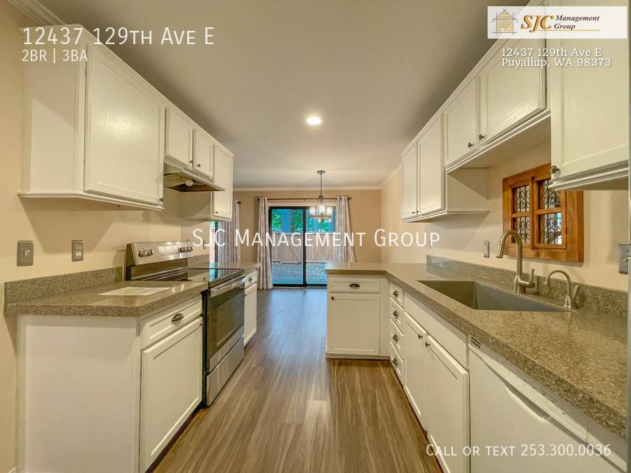 Townhouse for rent at 12437 129th Ave E, Puyallup, WA 98373