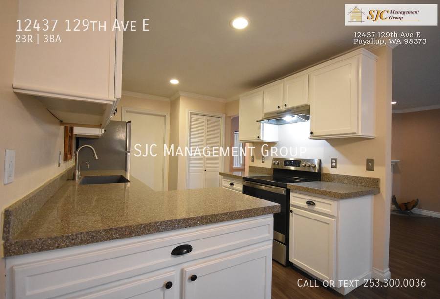 Townhouse for rent at 12437 129th Ave E, Puyallup, WA 98373