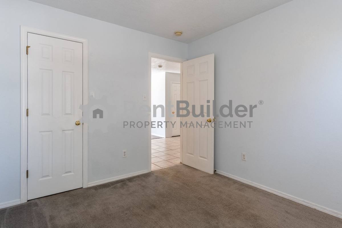 House for rent at 5008 Shadow Rock Rd NW, Albuquerque, NM 87114