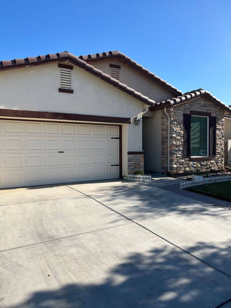 House for rent at 2487 N Mountainside Dr, Los Banos, CA 93635