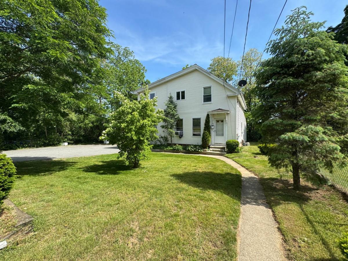 Apartment for rent at 1-3 Yeaton Place, Haverhill, MA 01832