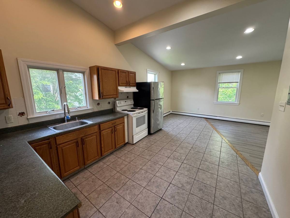 Apartment for rent at 1-3 Yeaton Place, Haverhill, MA 01832