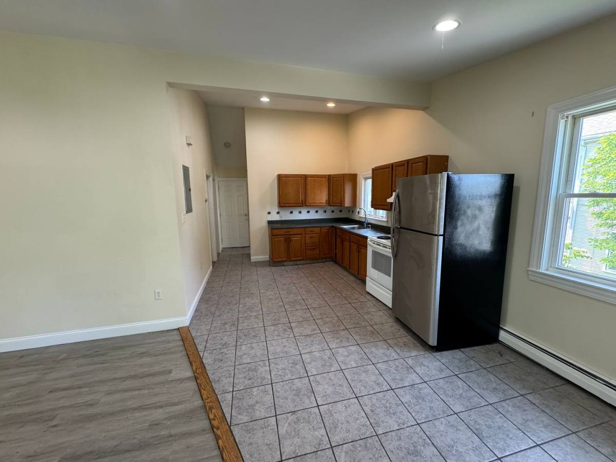 Apartment for rent at 1-3 Yeaton Place, Haverhill, MA 01832