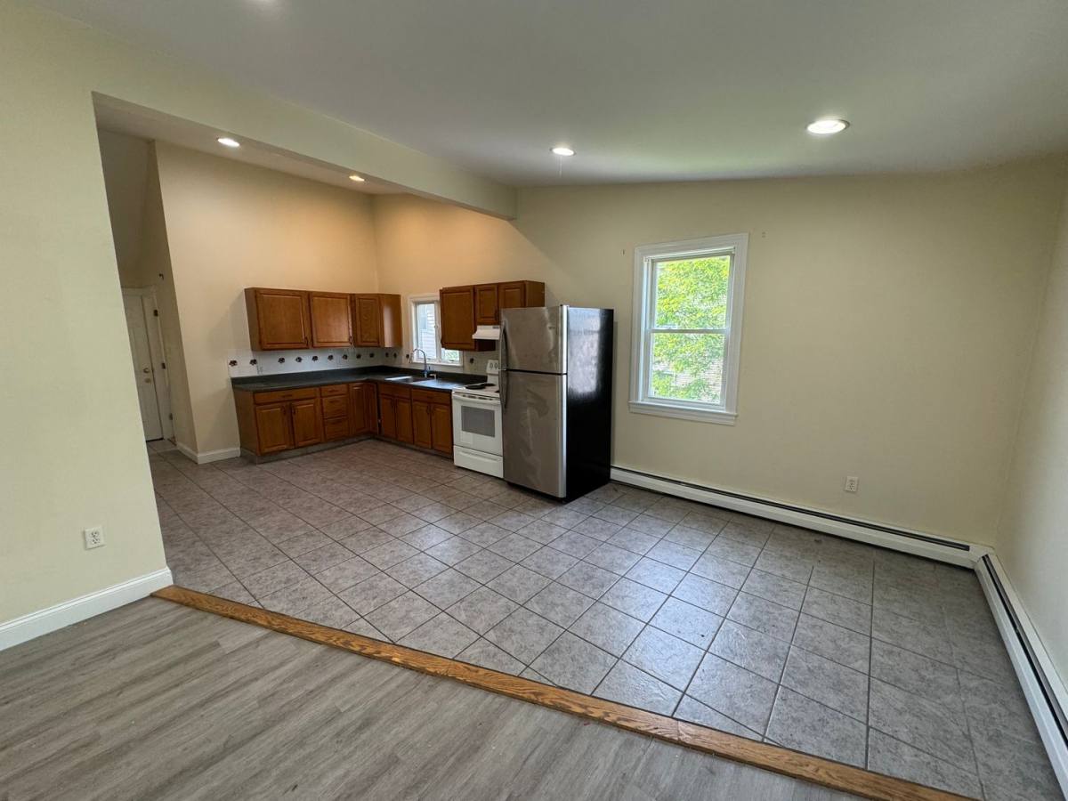 Apartment for rent at 1-3 Yeaton Place, Haverhill, MA 01832