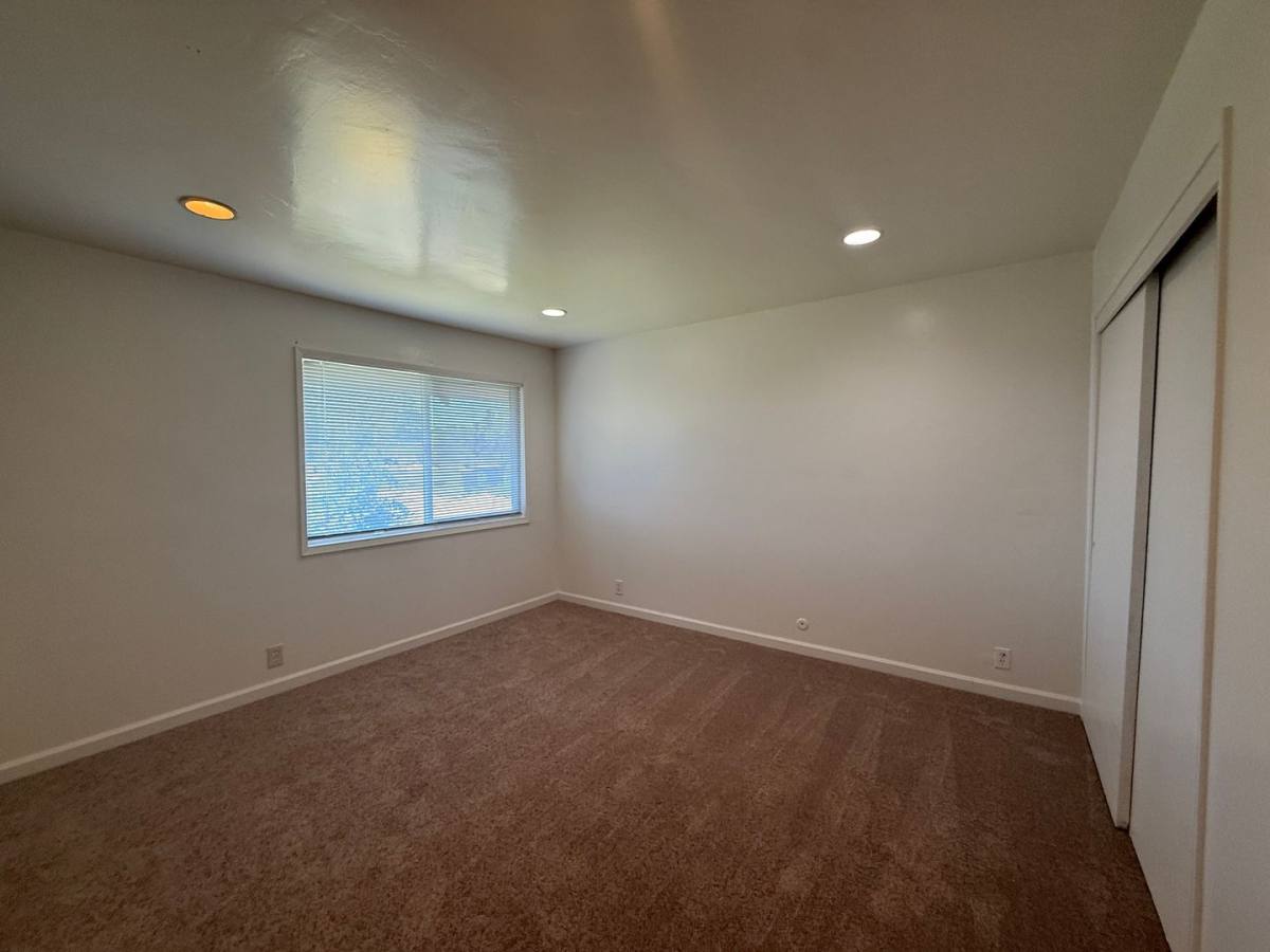 Apartment for rent at 409 Taylor St, Fairfield, CA 94533