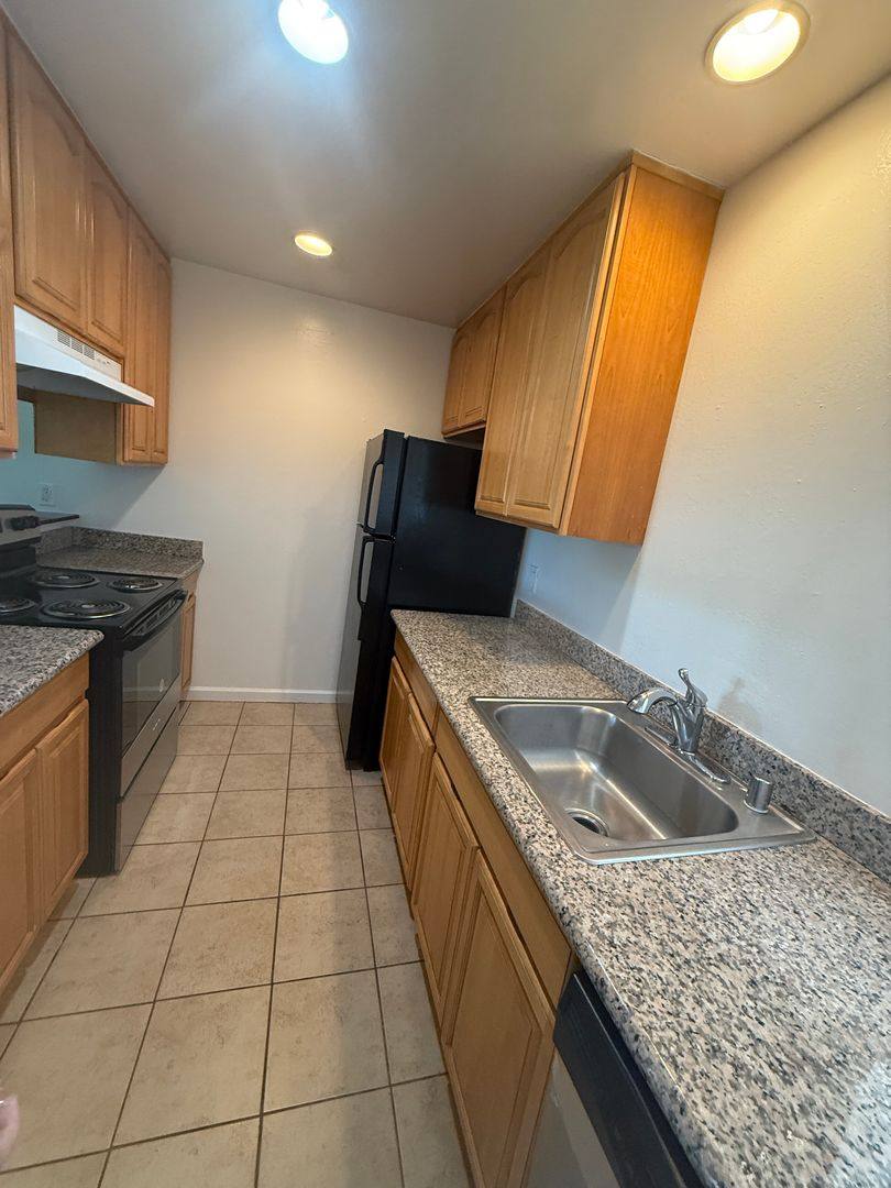 Apartment for rent at 409 Taylor St, Fairfield, CA 94533