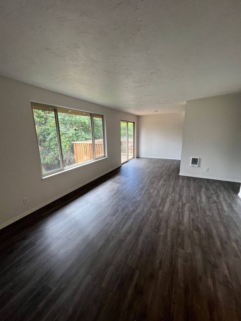 Apartment for rent at 850 W 12th Ave, Eugene, OR 97402