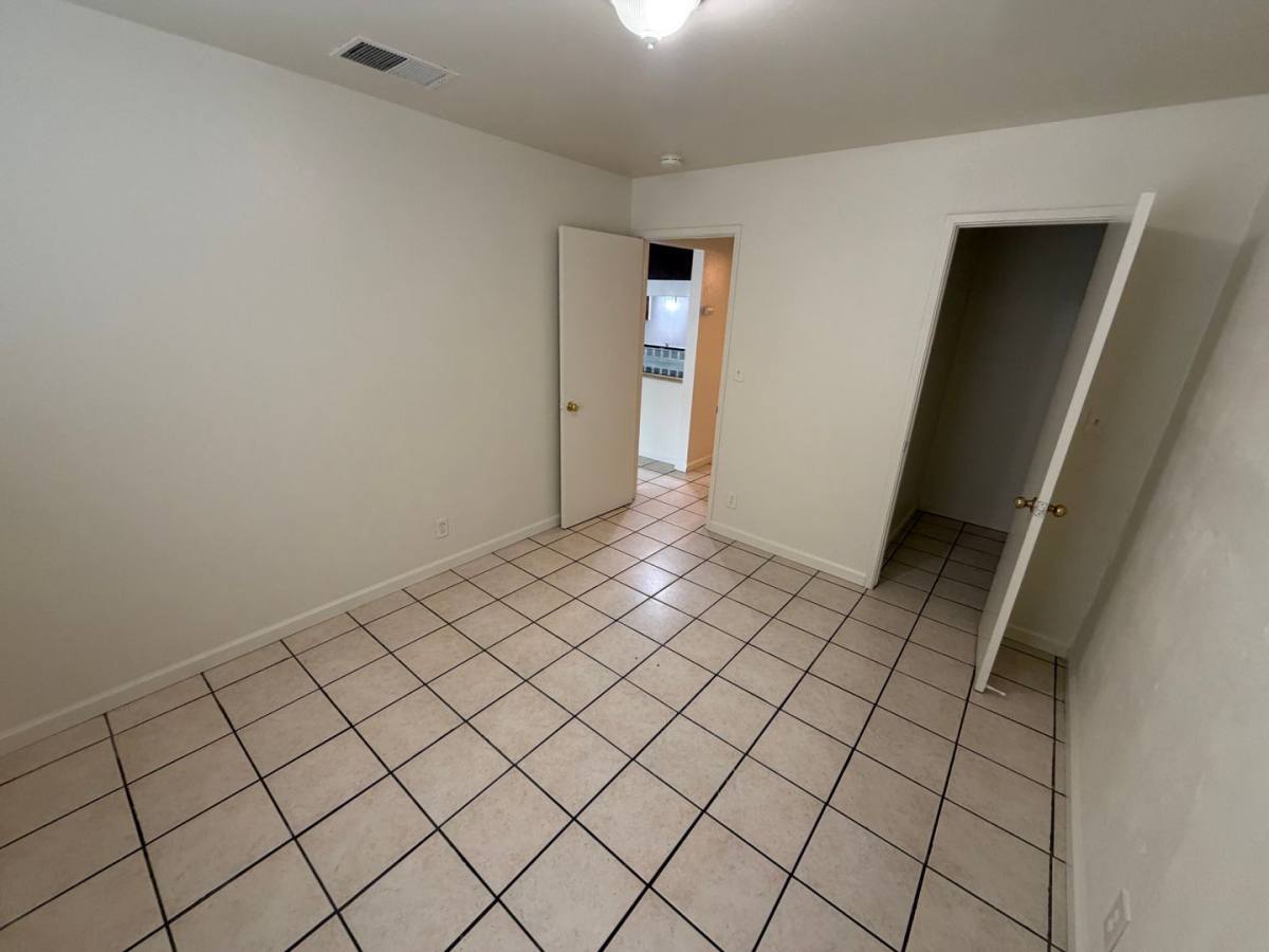 Apartment for rent at 144 - 148 W, Merced, CA 95340