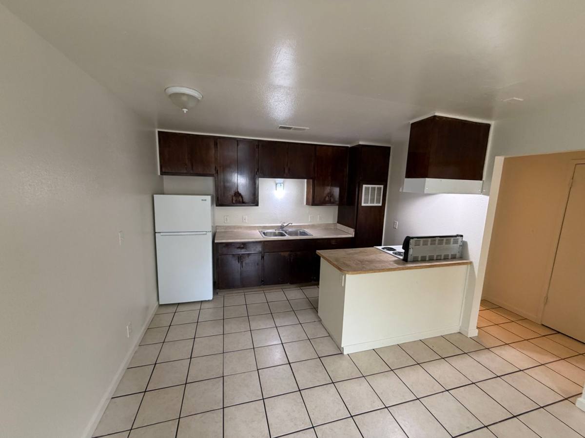 Apartment for rent at 144 - 148 W, Merced, CA 95340