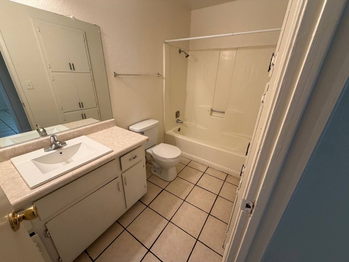 Apartment for rent at 144 - 148 W, Merced, CA 95340