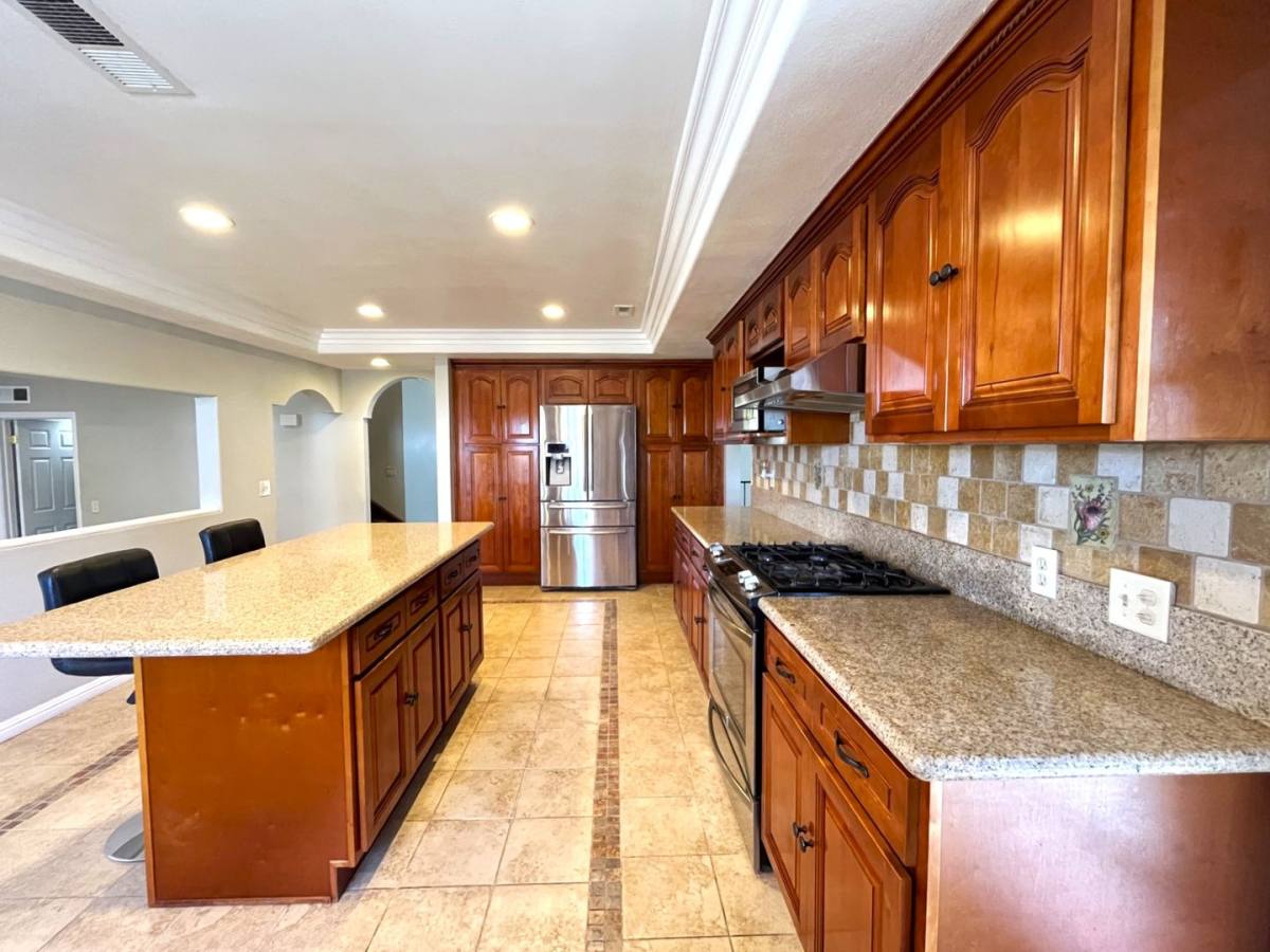 House for rent at 581 S Greenwich St, Anaheim, CA 92804