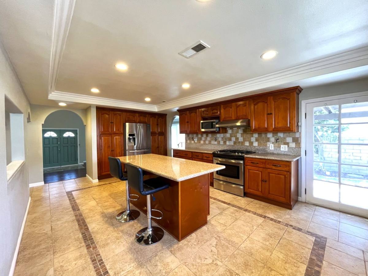 House for rent at 581 S Greenwich St, Anaheim, CA 92804