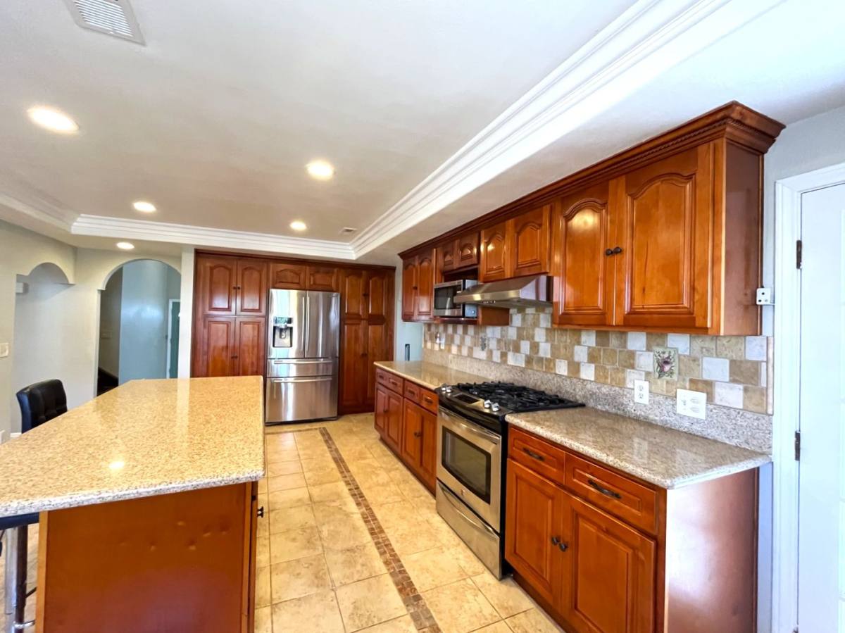 House for rent at 581 S Greenwich St, Anaheim, CA 92804