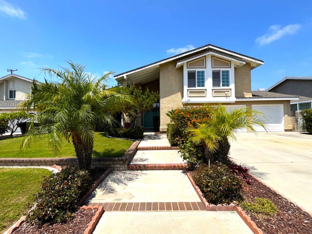 House for rent at 581 S Greenwich St, Anaheim, CA 92804