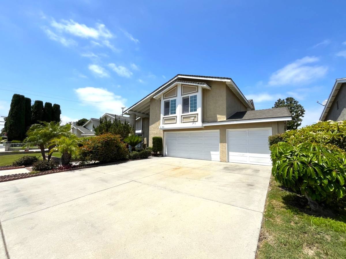 House for rent at 581 S Greenwich St, Anaheim, CA 92804