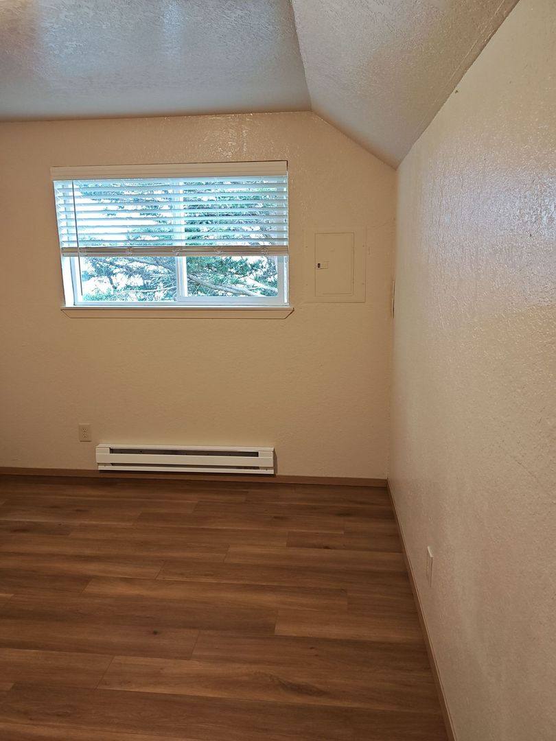 Apartment for rent at 1321 N 26th St, Mount Vernon, WA 98273