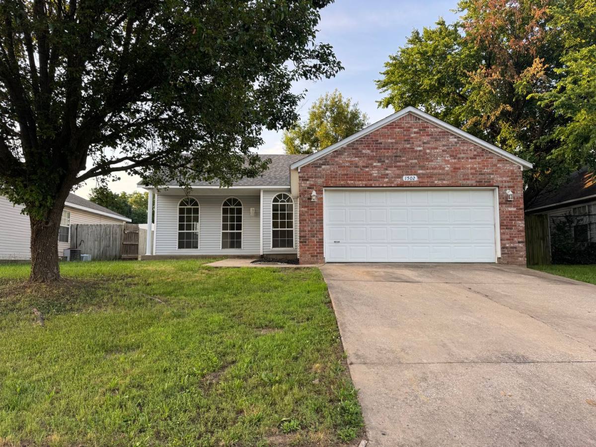 House for rent at 1502 Cresent St, Bentonville, AR 72712
