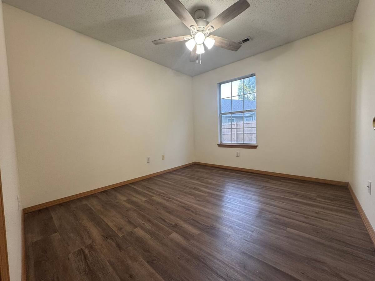House for rent at 1502 Cresent St, Bentonville, AR 72712