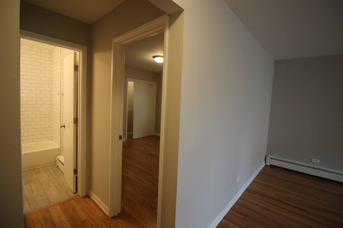 Apartment for rent at 1642-44 W Morse, Chicago, IL 60626