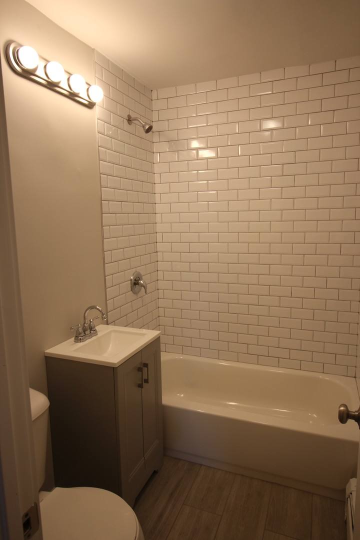 Apartment for rent at 1642-44 W Morse, Chicago, IL 60626