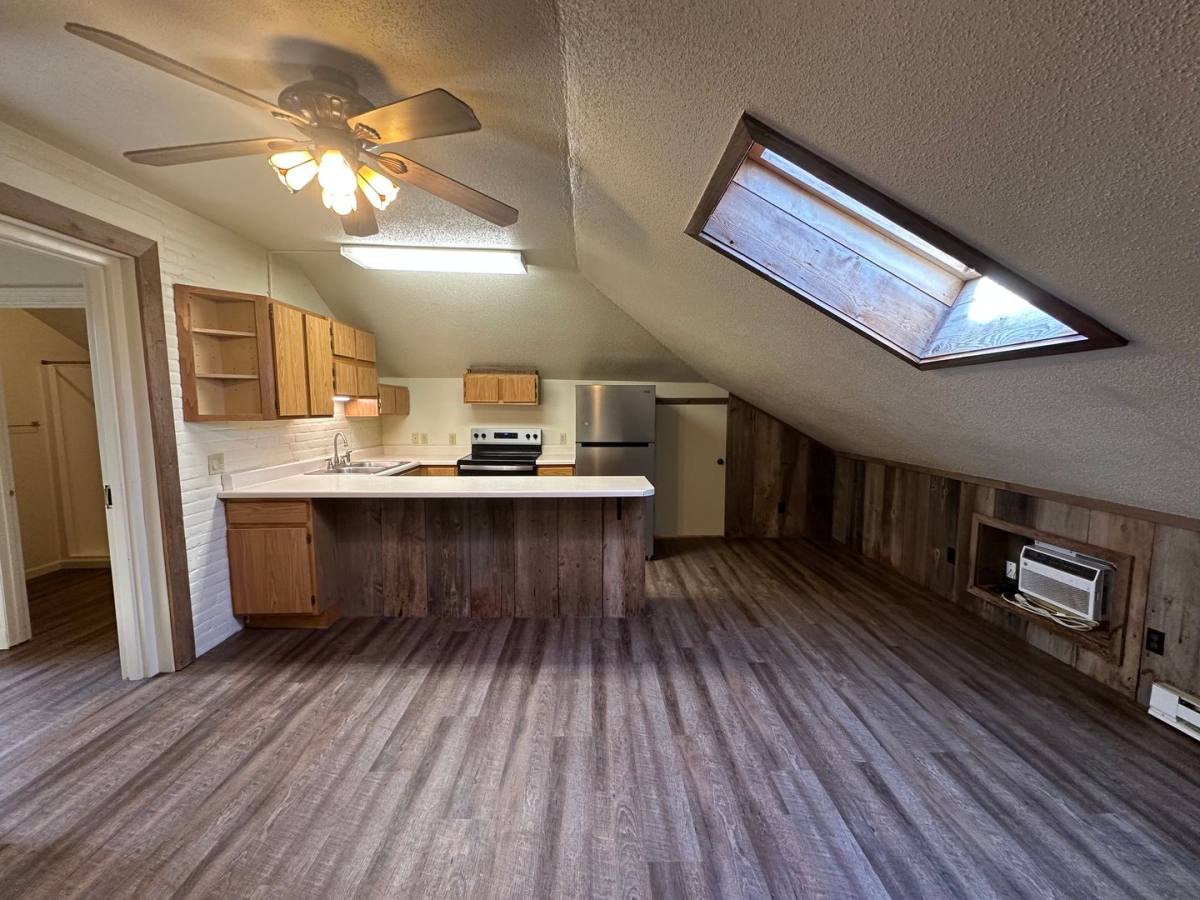 Apartment for rent at 826-828 York St, Quincy, IL 62301