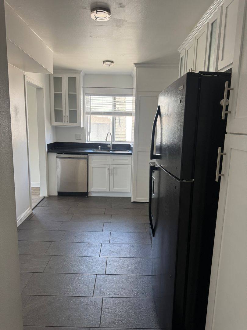 Apartment for rent at 4646 Natick Ave, Sherman Oaks, CA 91403