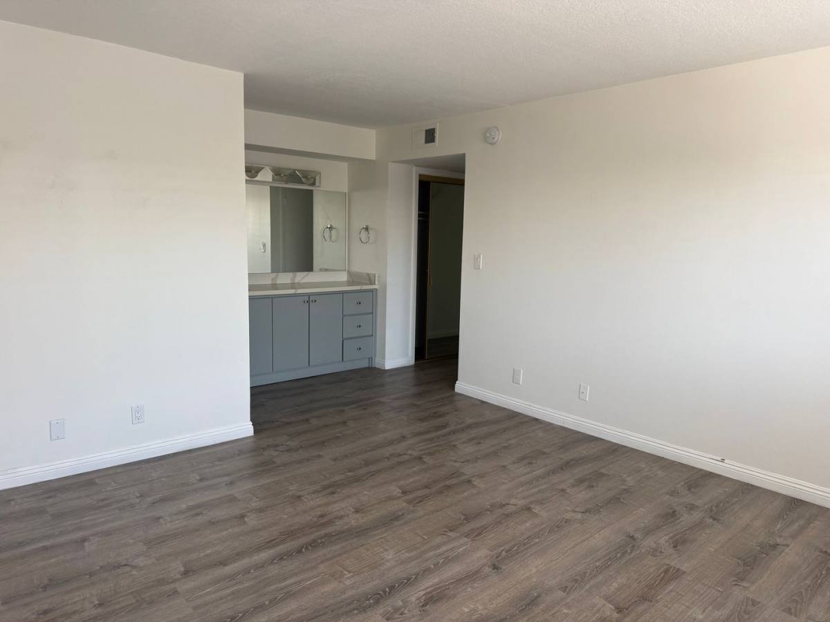Apartment for rent at 4646 Natick Ave, Sherman Oaks, CA 91403