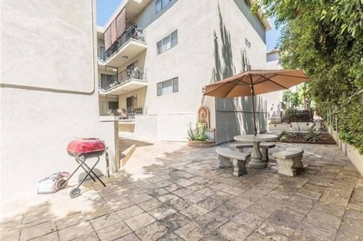 Apartment for rent at 4646 Natick Ave, Sherman Oaks, CA 91403