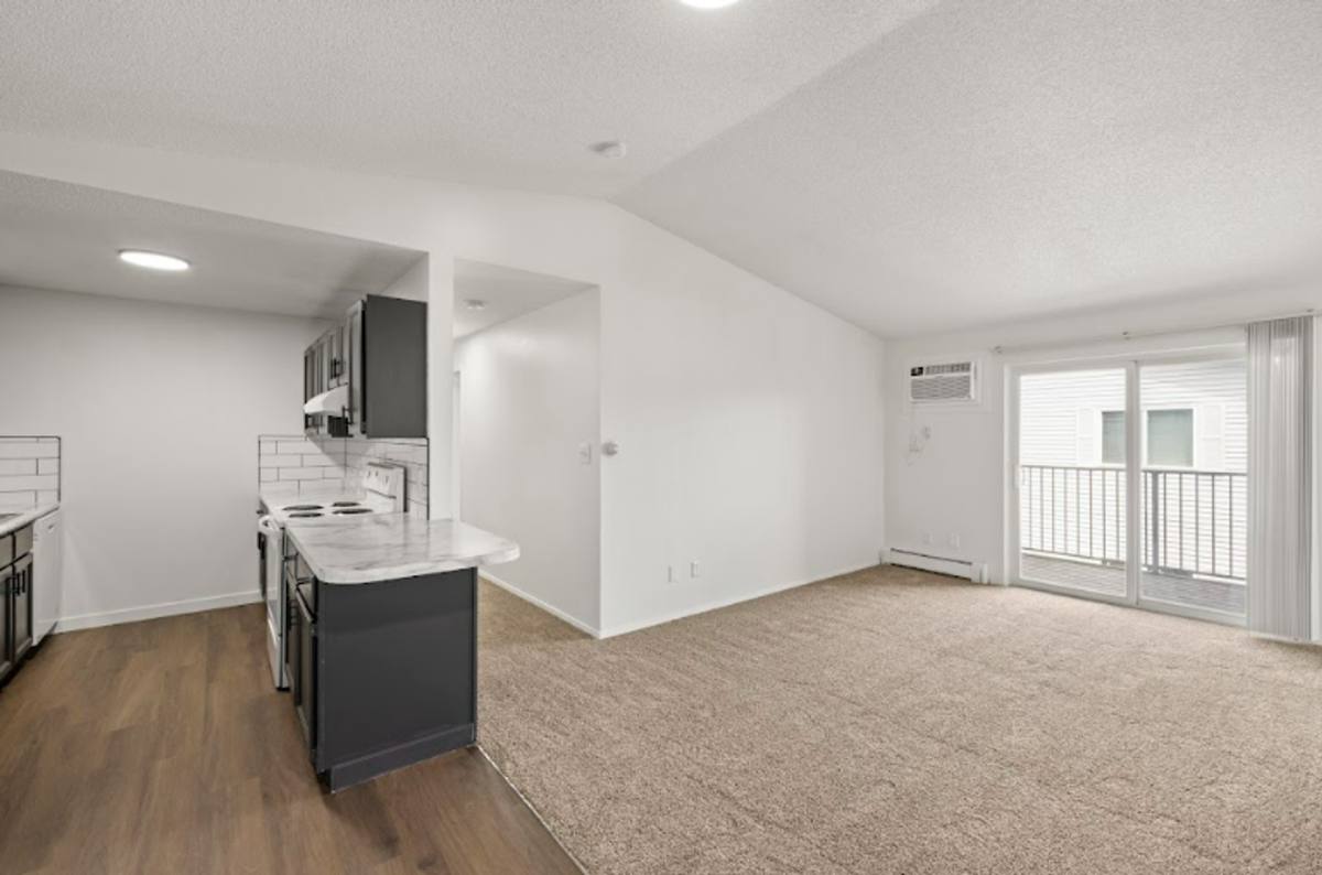 Apartment for rent at 530 E Kenyon, Des Moines, IA 50315