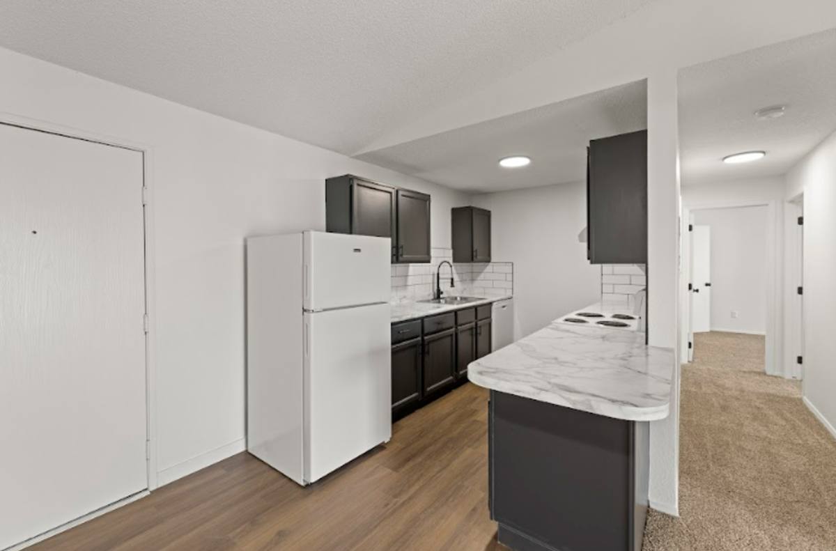 Apartment for rent at 530 E Kenyon, Des Moines, IA 50315