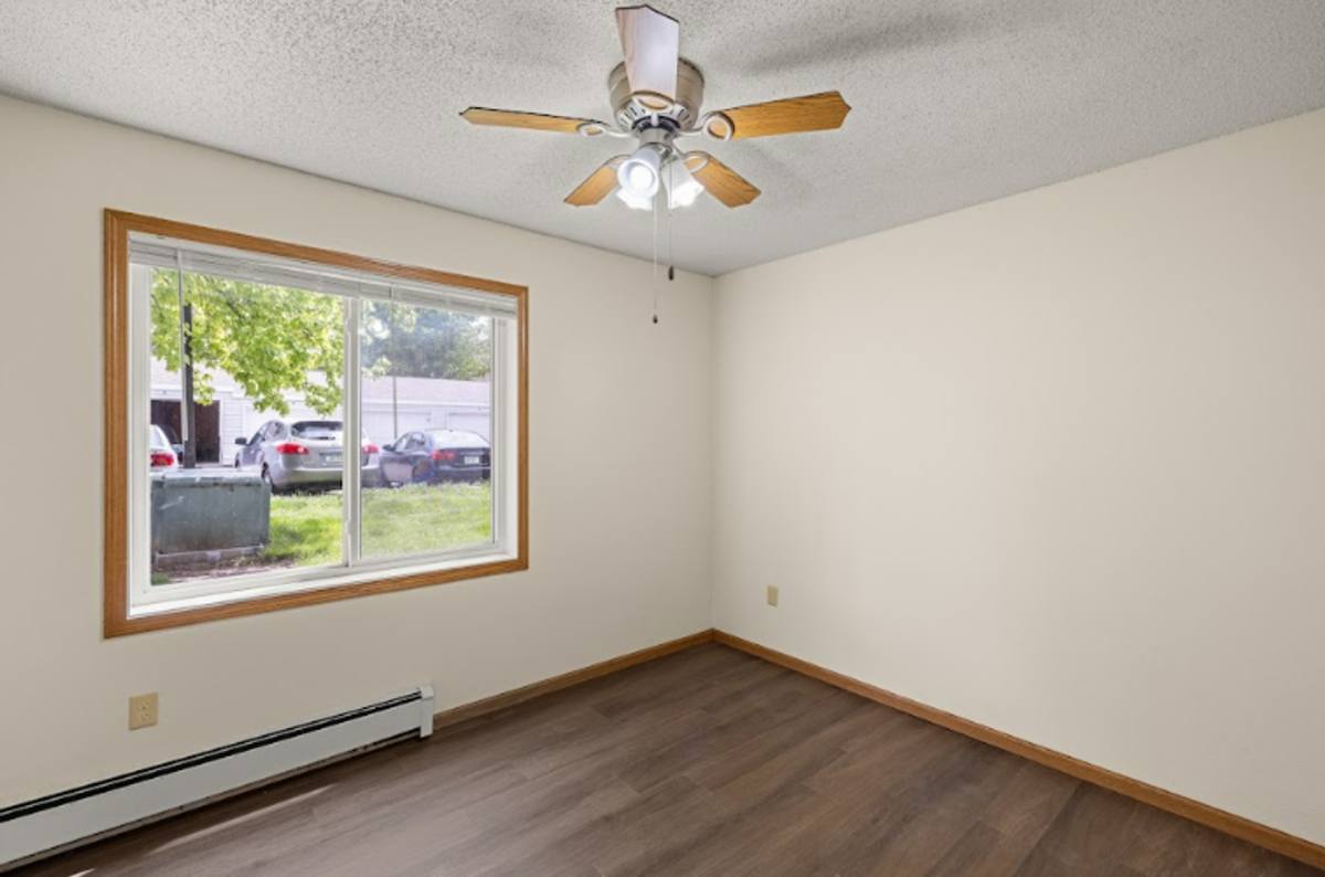 Apartment for rent at 530 E Kenyon, Des Moines, IA 50315