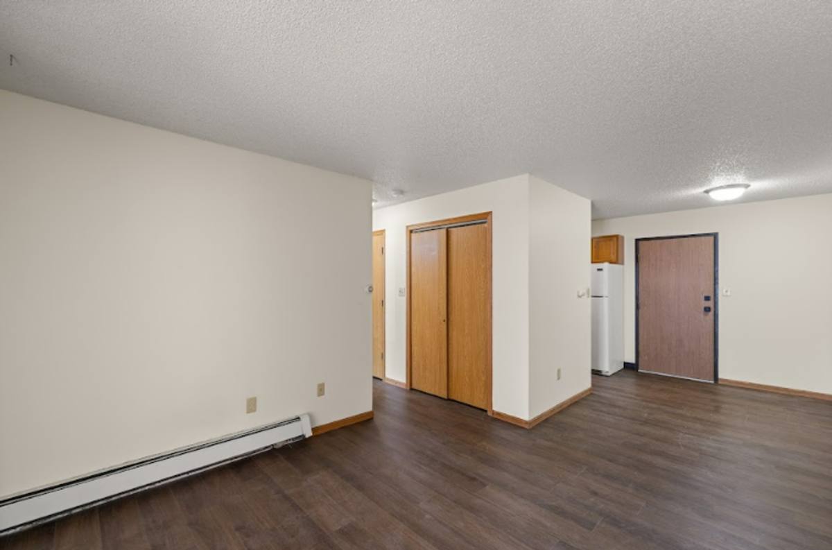 Apartment for rent at 530 E Kenyon, Des Moines, IA 50315